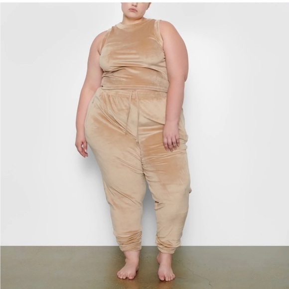 SKIMS Velour Jogger Pants in Honey plus size 2X